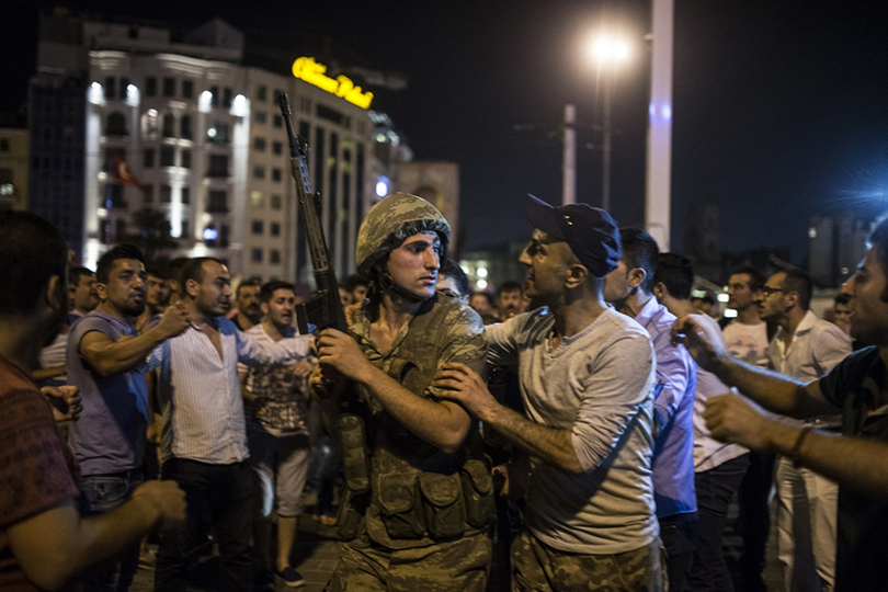الضباط الاتراك: اردوغان ربما يقود انقلاب منظم
