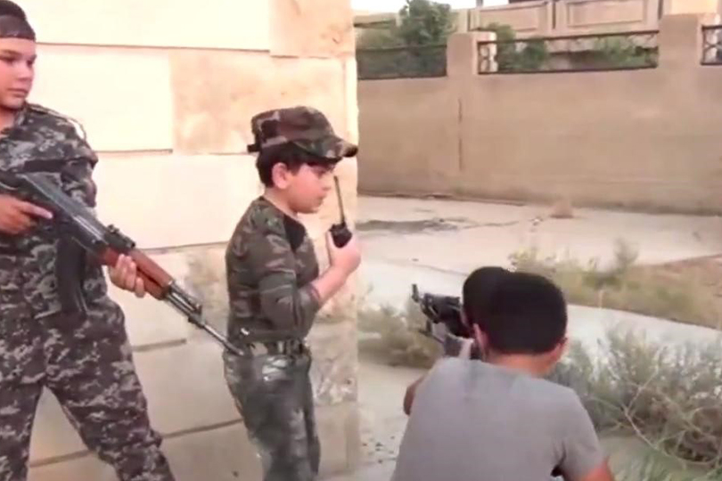 ظاهرة تجنيد الاطفال: ضياع الطفولة بالعنف النفسي