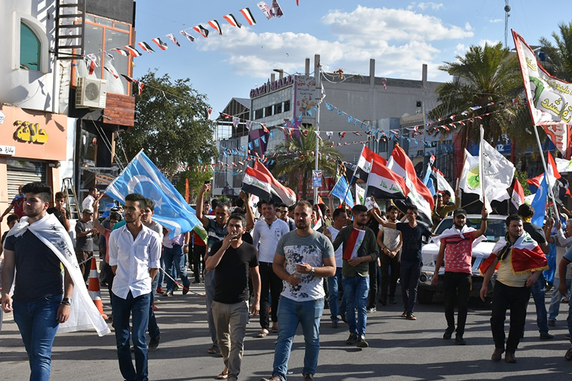 ديمقراطية العراق بين ازمتين: ازمة الشرعية والازمة السياسية