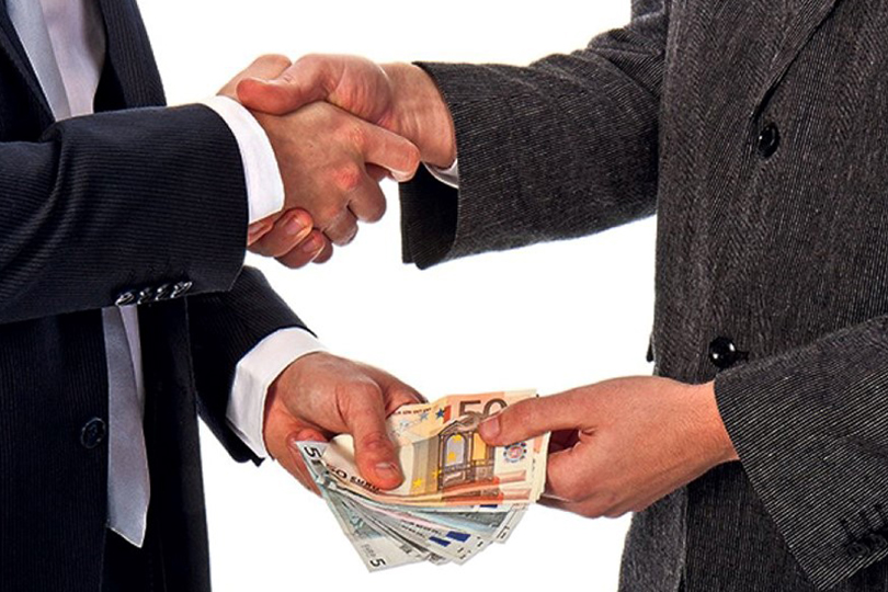 الفساد يقوض الاقتصاد - السبب والمعالجة