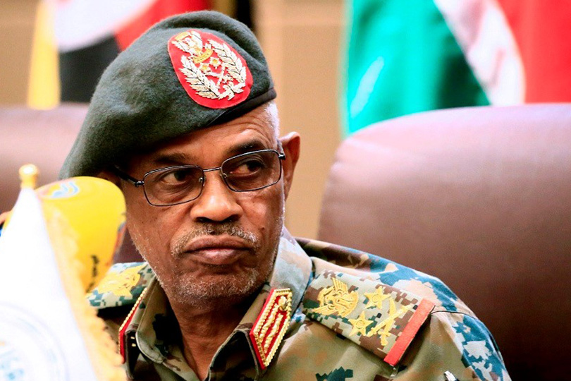 تجارب الشرق الأوسط توحي بفشل انقلاب السودان