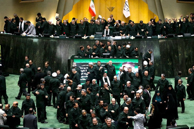 إيران: اشكالية النظام السياسي في ظل الصراع مع الولايات المتحدة