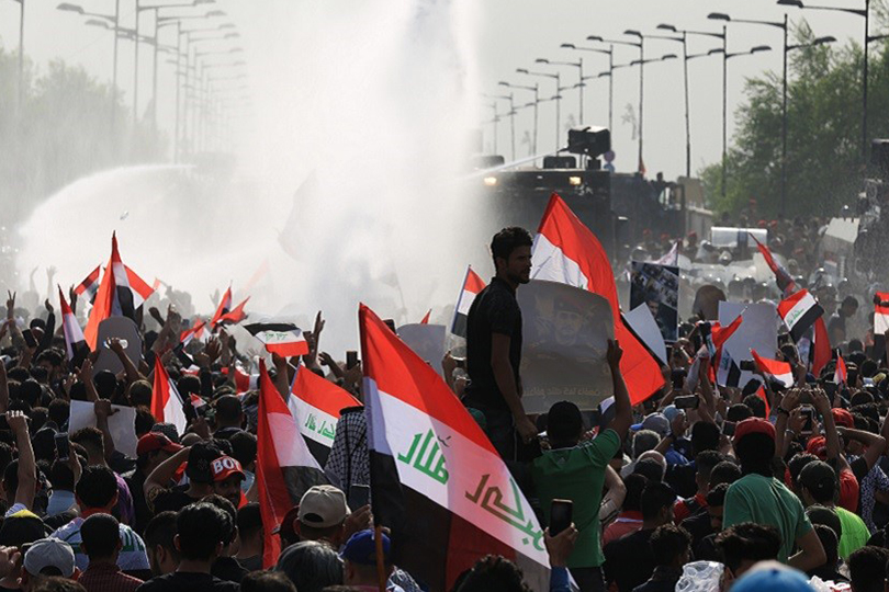 العراق هشّ ولكن ليس ميؤوس منه: كيف تضعف هشاشة العراق الاستقرار الإقليمي؟