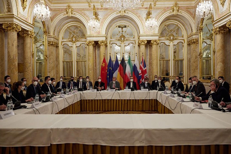 محادثات فيينا بشأن الاتفاق النووي الإيراني بين التفاؤل المشروط والمناورات العسكرية