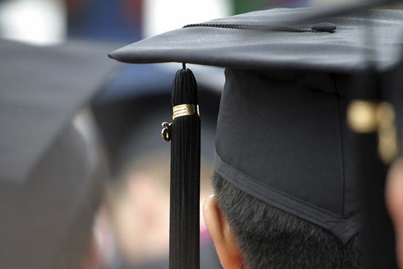 اشكالية التوافق بين مخرجات التعليم ومتطلبات سوق العمل في العراق