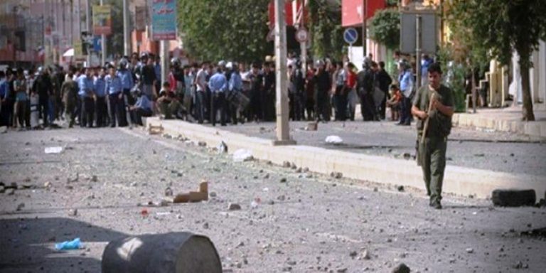 إيران وتونس.. إحتجاجات مطلبية وهواجس من التدخلات الخارجية