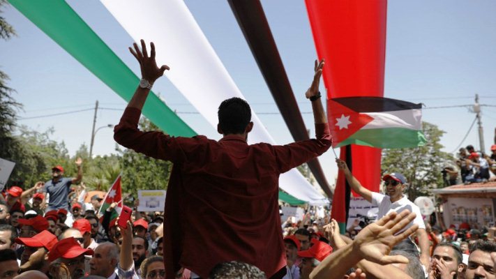المسائل الإقليمية وأزمة الاحتجاجات الشعبية في الأردن