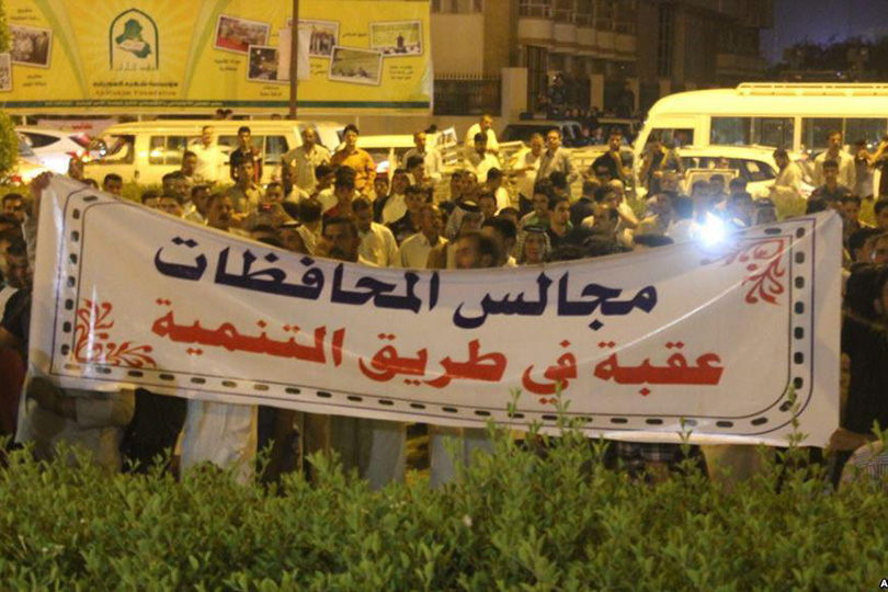 جدلية إعادة انتخاب مجالس المحافظات